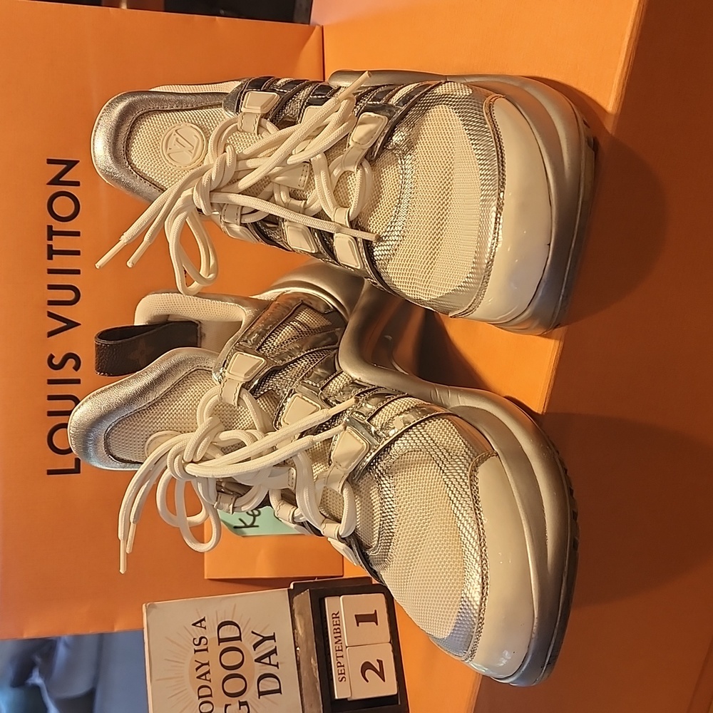 LOUIS VUITTON Calfskin Technical Nylon LV Archlight Sneakers 41 White Silver - Picture 4 of 16
